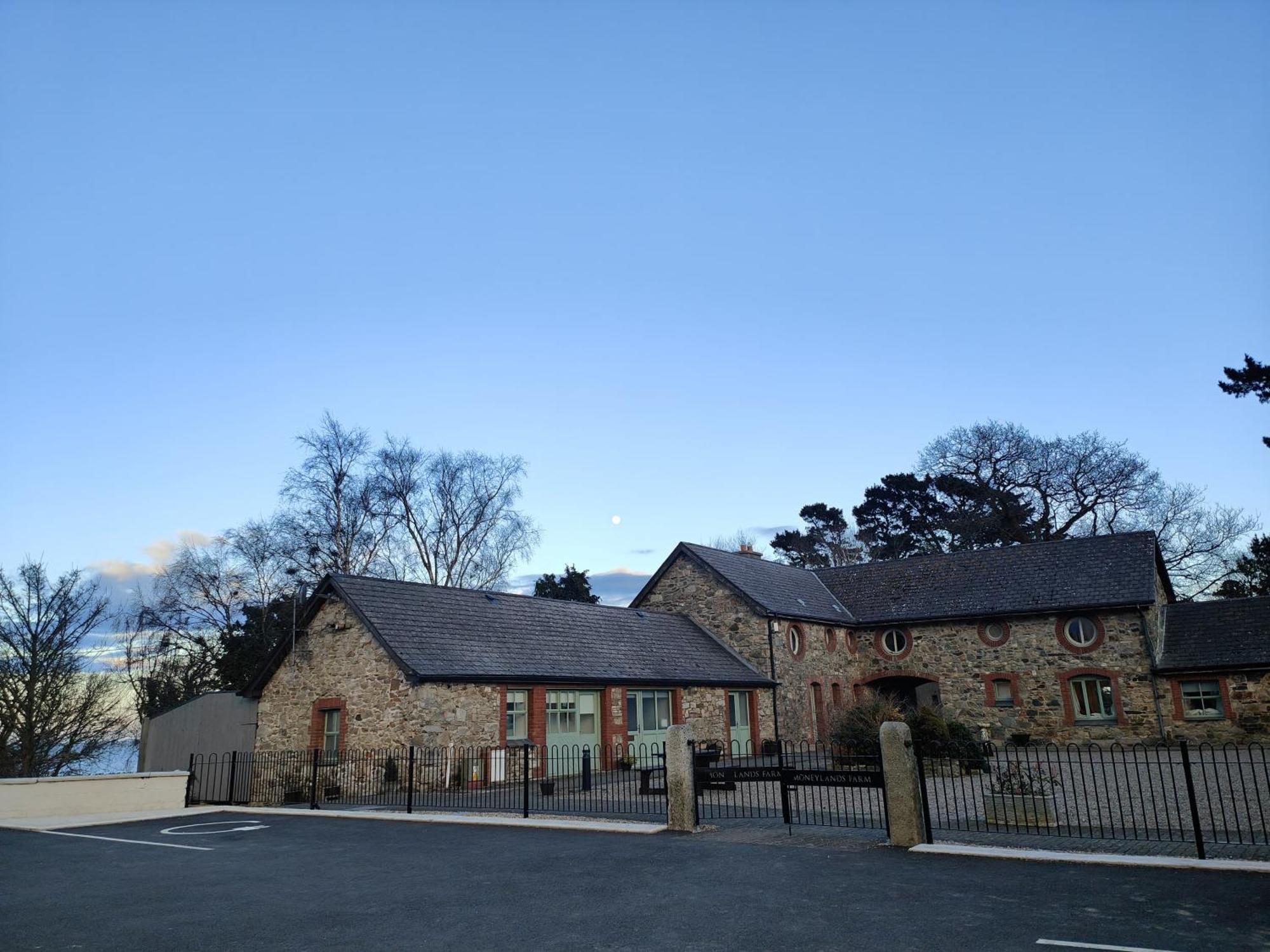 The View At Moneylands Villa Arklow Room photo