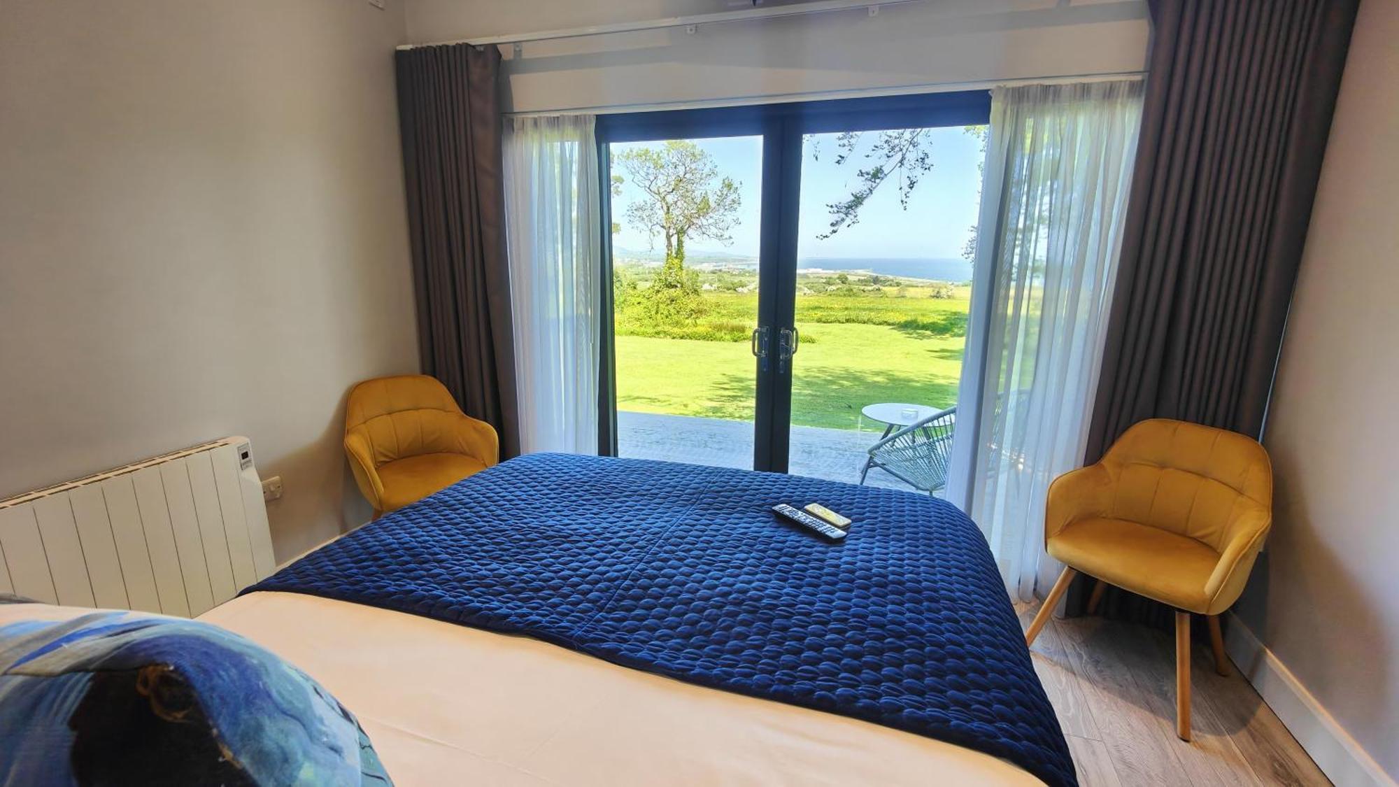 The View At Moneylands Villa Arklow Room photo