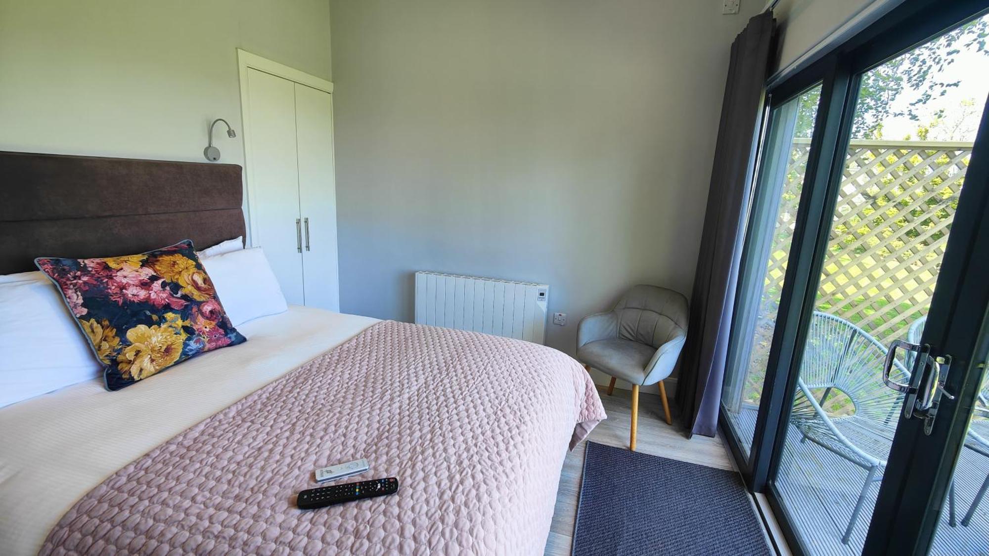 The View At Moneylands Villa Arklow Room photo